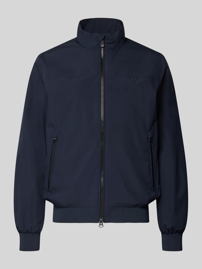 Productfoto, Regular Fit Jacke mit Stehkragen Modell 'Finlay' van SAVE THE DUCK in donkerblauw met tweewegrits, ritszakken, elastische boorden, ruglengte 69 cm, schouderbreedte 46 cm, borstwijdte 60 cm, mouwlengte 68 cm