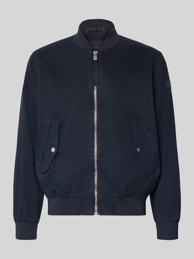 Produktfoto, Regular Fit Blouson aus reiner Baumwolle von Marc O'Polo mit Optik: Unifarben, Twill-Material, Reißverschluss, Label-Patch, seitliche Eingrifftaschen mit Druckknopf, Ärmelform: Langarm, Ärmelabschluss und Rumpfabschluss: Gerippt, Materialverarbeitung: Twill, Material: Reine Baumwolle.