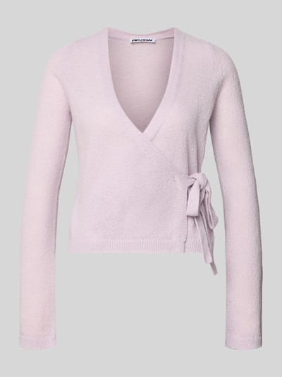Produktfoto, Strick-Cardigan in Wickeloptik von Review, Regular-Fit, V-Ausschnitt, lange Ärmel, zarte rosa Farbe, Schleife als Verschluss