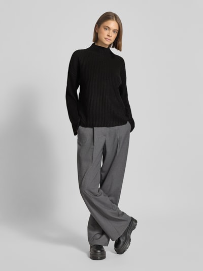 PIECES Sweter z dzianiny o luźnym kroju z półgolfem model ‘TULLE’ Czarny 1