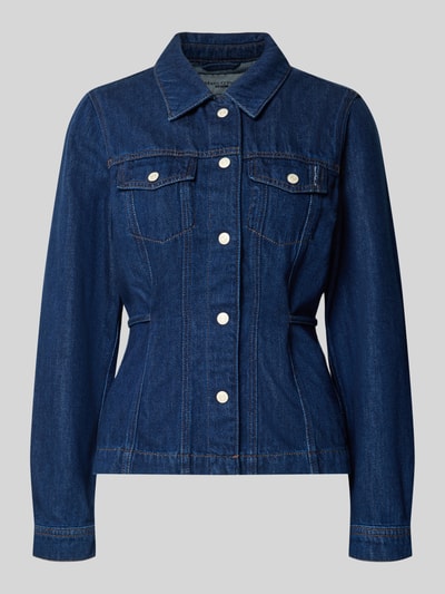 Produktfoto, blaue Flared Fit Jeansbluse aus Baumwoll-Lyocell-Mix von Marc O'Polo DENIM, sichtbare silberne Knöpfe, glatte Textur