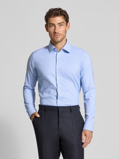 BOSS Koszula biznesowa o kroju regular fit z kołnierzykiem typu kent model ‘JOE’ Błękitny 4