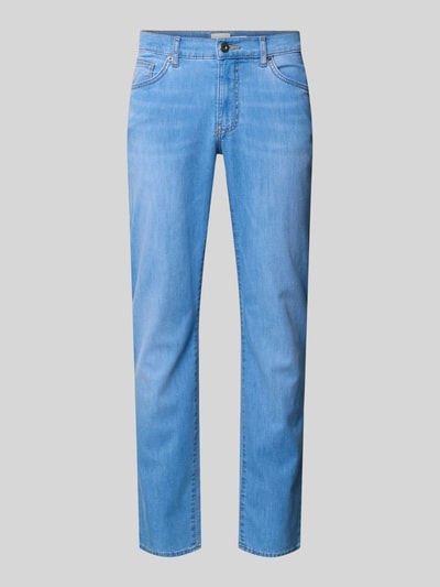 Produktfoto, Jeans im Used-Look Modell 'Cadiz' von BRAX, hellblaue Baumwoll-Mix mit Stretch-Anteil, Regular-Fit, Eingrifftaschen, Herren, Bündchen und Innenbeinlänge laut Kontext.