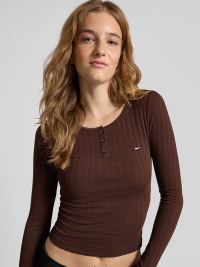 Tommy Jeans Longsleeve Henley-Shirt mit Rippstruktur Schoko 3