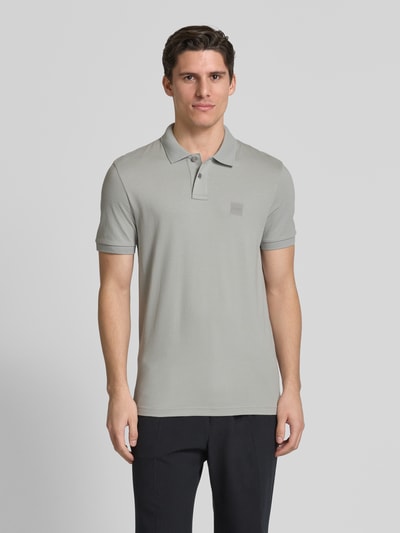 BOSS Orange Koszulka polo o kroju slim fit z naszywką z logo model ‘Passenger’ Jasnoszary 4