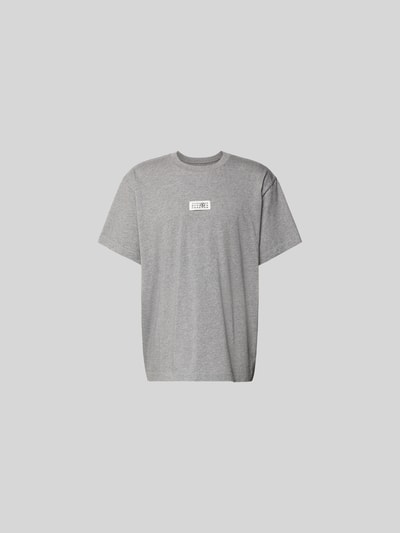 Produktfoto, Oversized T-Shirt mit Logo-Detail von MM6 Maison Margiela aus grauer reiner Baumwolle, oversized Fit, Rundhalsausschnitt, kurzärmelig