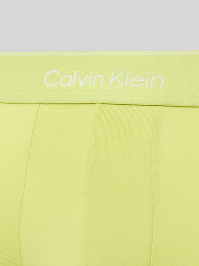 Produktfoto, Low Rise Trunks mit Stretch-Anteil im 5er-Pack von Calvin Klein Underwear, Baumwoll-Elasthan-Mix, elastischer Logo-Bund, glatte gelbe Oberfläche, eng anliegende Passform.