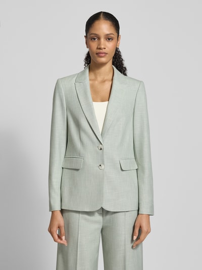 Frauenmodel trägt Regular Fit Blazer aus Viskose-Mix mit Reverskragen von Comma, hellgrün, Pattentaschen, 2-Knopfleiste, Ganzkörperansicht von vorne