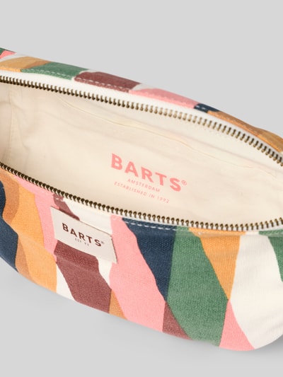 Produktfoto, Bauchtasche mit Label-Detail Modell 'Juno Bumbag' von Barts aus Reine Baumwolle mit Hauptfach, Reißverschluss, mehrfarbige geometrische Muster, Breite 37 cm, Länge 17 cm, Tiefe 7 cm, Schulterriemen 95 cm.