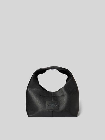 Produktfoto, Shoulder Bag aus echtem Rindsleder von Marc Jacobs in Schwarz mit Logo-Detail, Magnetverschluss, Hauptfach, herausnehmbare Innentasche mit Reißverschluss, Tragehenkel, Breite 42 cm, Länge 23 cm, Tiefe 20 cm, feine Leder-Textur und klare, abgerundete Form.