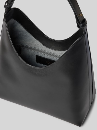 Productfoto, Handtasche aus echt leer Model 'GOCCIA' van FURLA in zwart, Hoofdvak met magneetsluiting, verstelbare schouderband, binnenvak met ritssluiting, Breedte maat 1: 24 cm, Lengte maat 1: 31 cm, Diepte maat 1: 17 cm, bandlengte maat 1: 42 cm