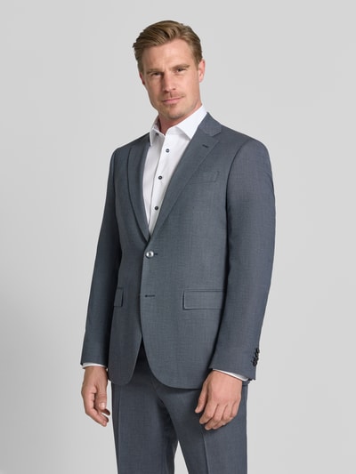 Männermodel trägt graues Regular Fit Sakko mit Schurwoll-Anteil Modell 'Jasper' von BOSS, glatte Oberfläche, Ganzkörperansicht von vorne.