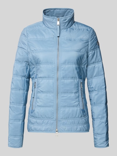 Produktfoto, Steppjacke mit Stehkragen und Reißverschlusstaschen von Fuchs Schmitt, taliowany fason, zamek błyskawiczny dwustronny, detal z logo, boczne kieszenie zapinane na zamek błyskawiczny, długość tyłu w rozmiarze 36: 65 cm, szerokość ramion w rozmiarze 36: 45 cm, szerokość klatki piersiowej w rozmiarze 36: 42 cm, długość rękawów w rozmiarze 36: 65 cm, jasnoniebieski, matowa tekstura, pikowany wzór