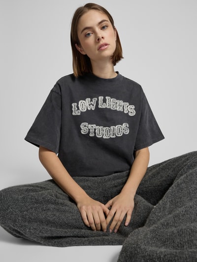 Low Lights Studios T-Shirt mit Label-Stitching Anthrazit 3