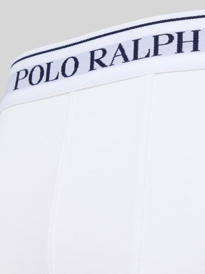 Männermodel trägt Skinny Fit Boxershorts aus Baumwoll-Mix im 3er-Pack von Polo Ralph Lauren Underwear, Optik: Unifarben, Label-Schriftzug, Bundabschluss: Elastisch, Materialverarbeitung: Stretch, Nahaufnahme Oberkörper.