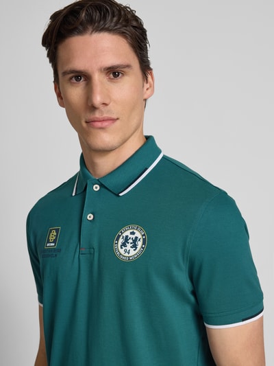 Christian Berg Men Poloshirt mit kurzer Knopfleiste und Label-Prints Metallic Gruen 3