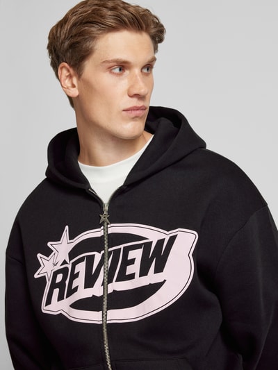 REVIEW Sweatjacke mit Label-Print Black 3