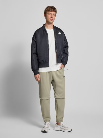 adidas Sportswear Relaxed Fit Sweatpants mit Logo-Print Schilf 1