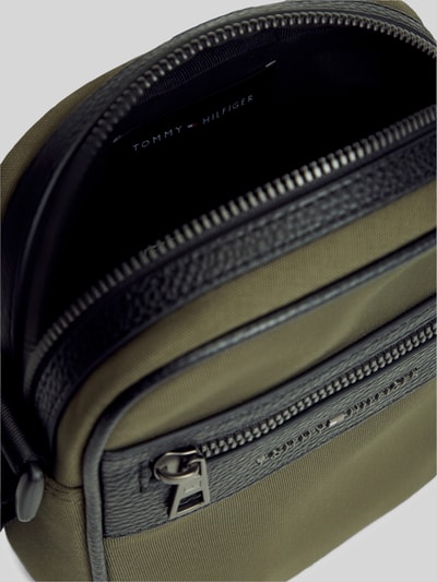 Tommy Hilfiger Umhängetasche mit Label-Detail Oliv 3