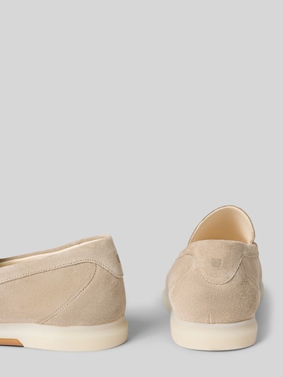 Produktfoto, Loafers aus Leder Modell 'Elia' von Henry Stevens in Beige, abgerundete Spitze, Schlupfform, sichtbare Struktur, Rückansicht.