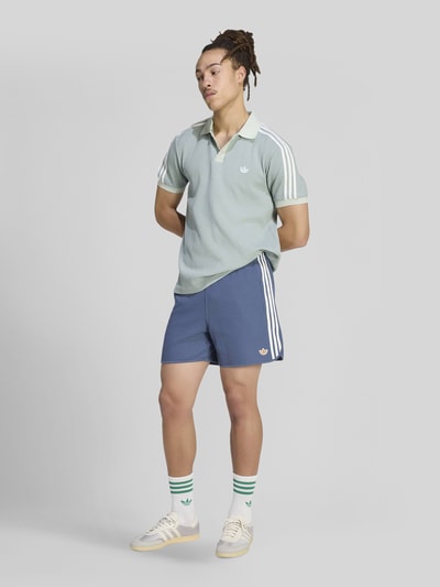 adidas Originals Relaxed Fit Shorts mit Baumwoll-Anteil Rauchblau 1