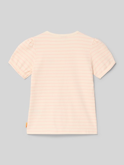 Meisje draagt Regular Fit T-shirt met logo-stitching van Steiff, katoenmix, structuurpatroon, ronde hals, elastische mouwboorden, ruglengte maat 116: 45 cm, geheel in lichte tinten, short sleeve, rugaanzicht.