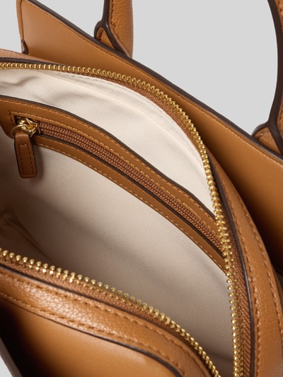 Produktfoto, Damen Handtasche mit Label-Applikation Modell 'LAILA' von MICHAEL Michael Kors in Braun, Hauptfach mit Reißverschluss, glatte Textur, Tragehenkel, Schulterriemen, Maße: 29 cm Breite, 19 cm Länge, 10 cm Tiefe, Schulterriemen 132 cm