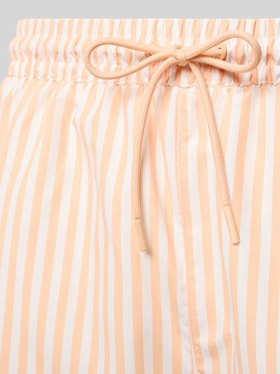 Produktfoto, Regular Fit Shorts mit Logo-Print von Calvin Klein Underwear, gestreift in Beige und Weiß, elastischer Bund mit Tunnelzug, integrierter Slip, Herren Shorts