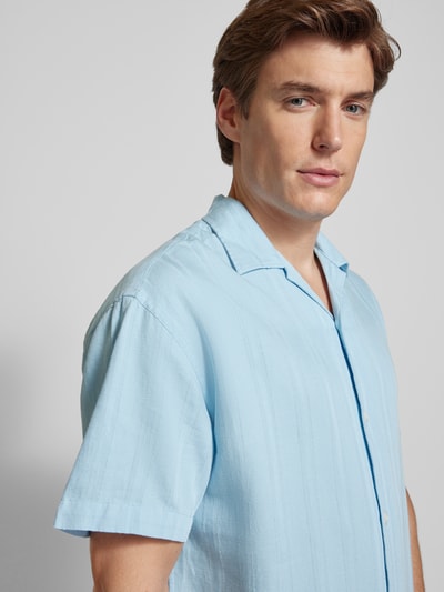 Jack & Jones Premium Koszula casualowa o kroju regular fit z kołnierzem z połami model ‘MONTANA RESORT’ Błękitny 3