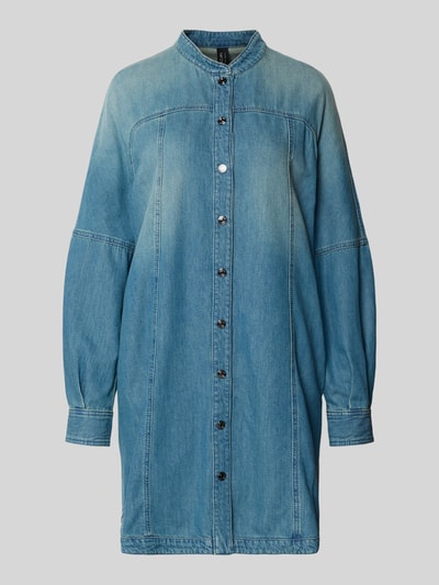 Produktfoto, knielanges Jeanskleid mit Stehkragen von Marc Cain im Baumwoll-Lyocell-Mix, Gerader-Schnitt, Used-Look, Knopfleiste, blaue Waschung