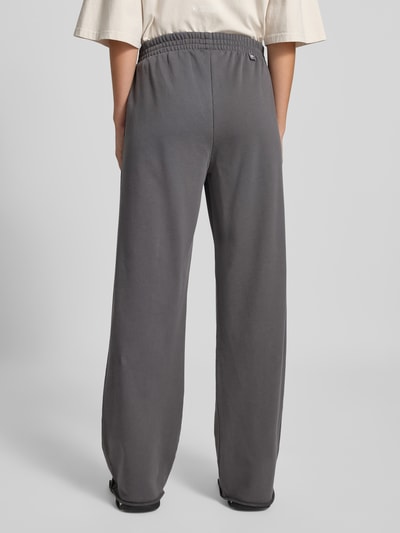 Karo Kauer Jogpants mit Rollsaum und Label-Print Anthrazit 5