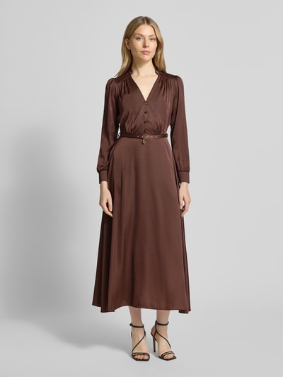 Rinascimento Abendkleid aus Satin mit V-Ausschnitt und Gürtel Dunkelbraun 4