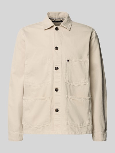 Produktfoto, Regular Fit Hemdjacke aus reiner Baumwolle von Tommy Hilfiger w kolorze beżowym, jednolita, sztywna bawełna, kieszenie naszywane, z logo