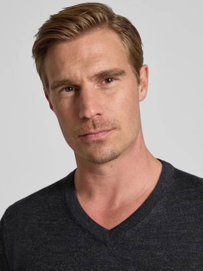 Christian Berg Men Strickpullover aus Merino-Mix mit V-Ausschnitt Anthrazit Melange 3