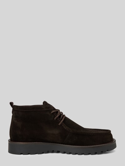 Produktfoto, Boots aus Rindsvelours mit Profilsohle von Marc O'Polo in dunkelbrauner Unifarbe, runde Spitze, flacher Absatz, Gummisohle