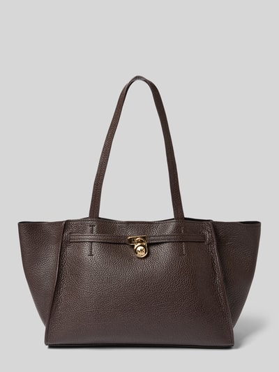 Produktfoto, Handtasche aus echtem Leder Modell 'HAMILTON' von MICHAEL Michael Kors, dunkelbraune Farbe, strukturierte Oberfläche, goldfarbene Label-Applikation, Magnetverschluss, Hauptfach, zwei Schulterriemen, Breite 52 cm, Länge 27 cm, Tiefe 15 cm, Riemenlänge 62 cm.