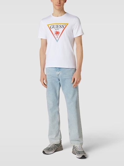 Guess T-shirt z nadrukiem z logo model ‘Triangle’ Biały 1