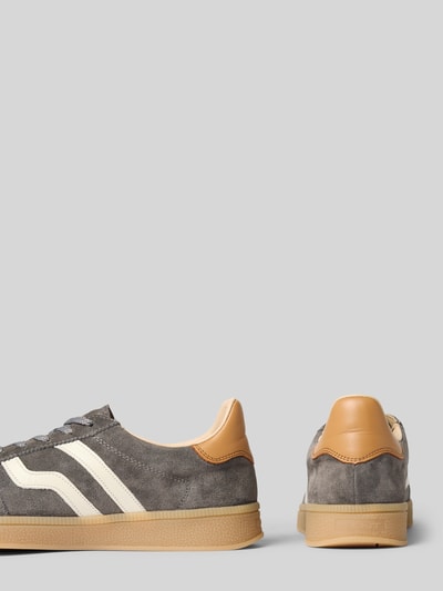 Productfoto, sneakers van leer model 'Cuzima' van GANT in grijs, beige en wit met rubberen zool, Dames sneakers van GANT