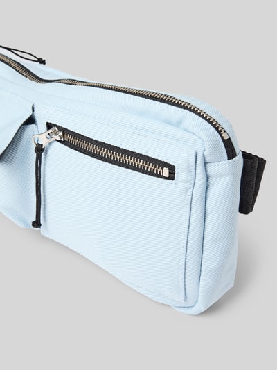 MADS NØRGAARD Bauchtasche mit verstellbarem Riemen Hellblau 3