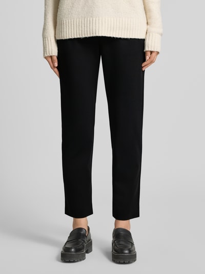Kobieta nosi czarne spodnie Regular Fit Hose aus Lyocell-Mix model 'ELFO' od Weekend Max Mara, damskie spodnie, widok z przodu,