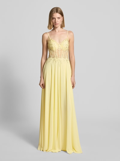 Kobiece modelka nosi sukienka gorsetowa z Stitchings i wiązaniem z tyłu od Luxuar, szyfon, taliowany, długa sukienka, obszycie ozdobnymi kamieniami, rozporek, długość tyłu w rozmiarze 36: 145 cm, szerokość klatki piersiowej w rozmiarze 36: 31 cm, całkowity widok z przodu.