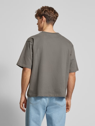 Low Lights Studios Oversized T-Shirt mit Label-Stitching Modell 'Charcoa' Stein 5