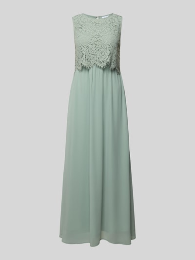 Produktfoto, Maxikleid mit rückseitigem Schlüsselloch-Ausschnitt von Vila aus Baumwoll-Mix in Salbeigrün mit Spitze, Gerader-Schnitt, Modell 'MILINA', Rundhalsausschnitt, Rückenlänge ca. 130 cm, Brustweite ca. 43 cm.