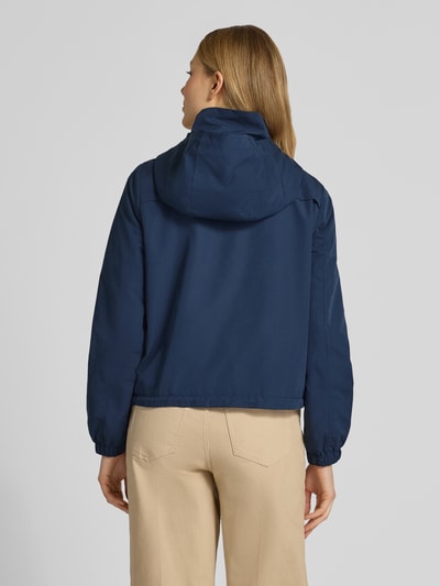 VERO MODA Parka o pudełkowym kroju z kapturem model 'ZOA' Granatowy 5