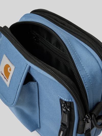Carhartt Work In Progress Crossbody Bag mit Label-Detail Hellblau 5
