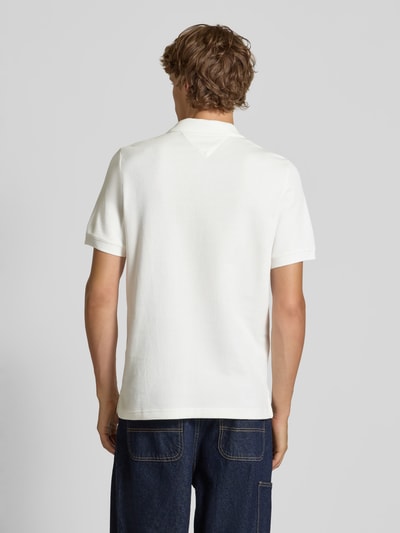 Tommy Jeans Regular Fit Poloshirt mit Waffelstruktur Offwhite 5