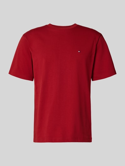 Produktfoto, Relaxed Fit T-Shirt aus reiner Baumwolle von Tommy Hilfiger in Uni-Rot mit Logo-Stitching, kurzarm, Rundhals, glatte Struktur