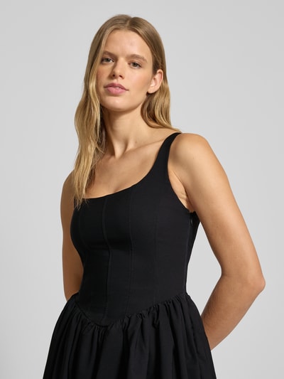 Only Sukienka mini taliowana z dekoltem w łódkę model ‘SOEMO’ Czarny 3