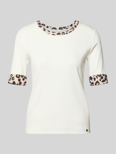Produktfoto, Regular Fit T-Shirt mit Animal-Print von Marc Cain, Damen T-Shirt aus elastischem Baumwoll-Mix, Halbarm, Rundhalsausschnitt, Logo-Detail, Rückenlänge bei Größe 36: 55 cm, cremefarben mit gemusterten Bündchen und Kragen.