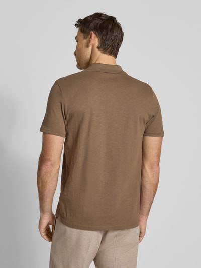 MCNEAL Slim Fit Poloshirt mit V-Ausschnitt Mittelbraun 5